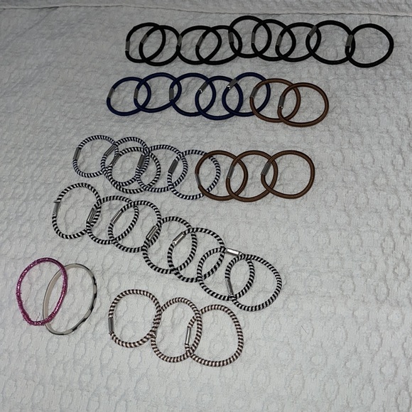 Assorted hair ties - Picture 2 of 2